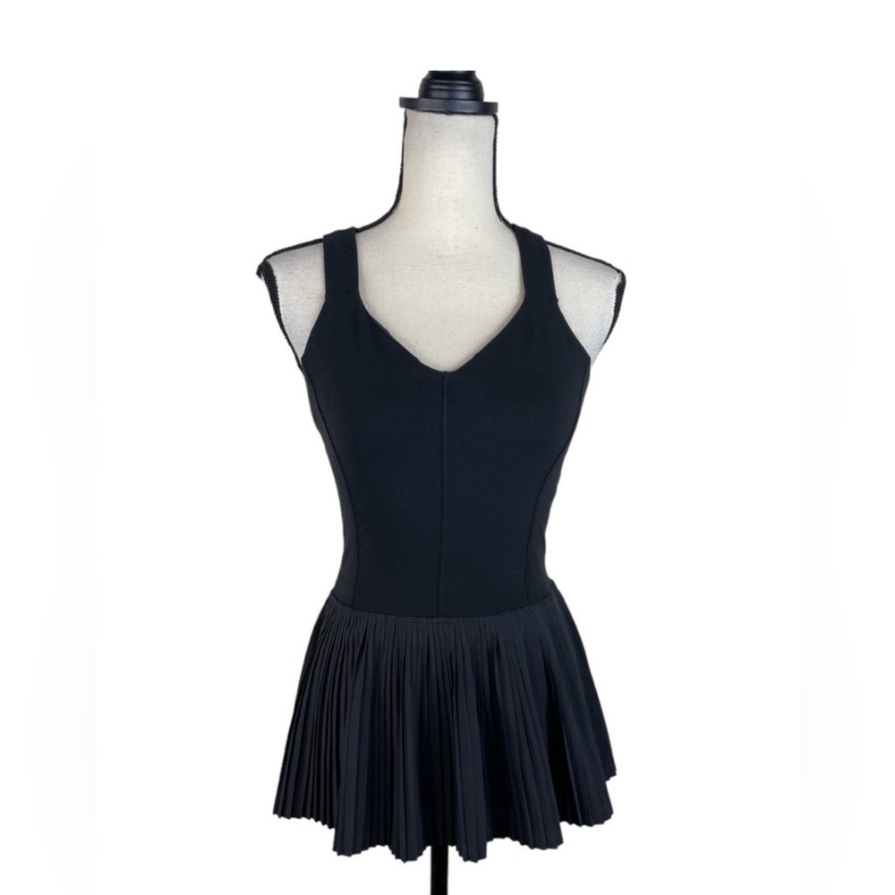 LULULEMON Black Tapered Flare Criss Cross Yoga Fitness Dance Tank Top Peplum 8